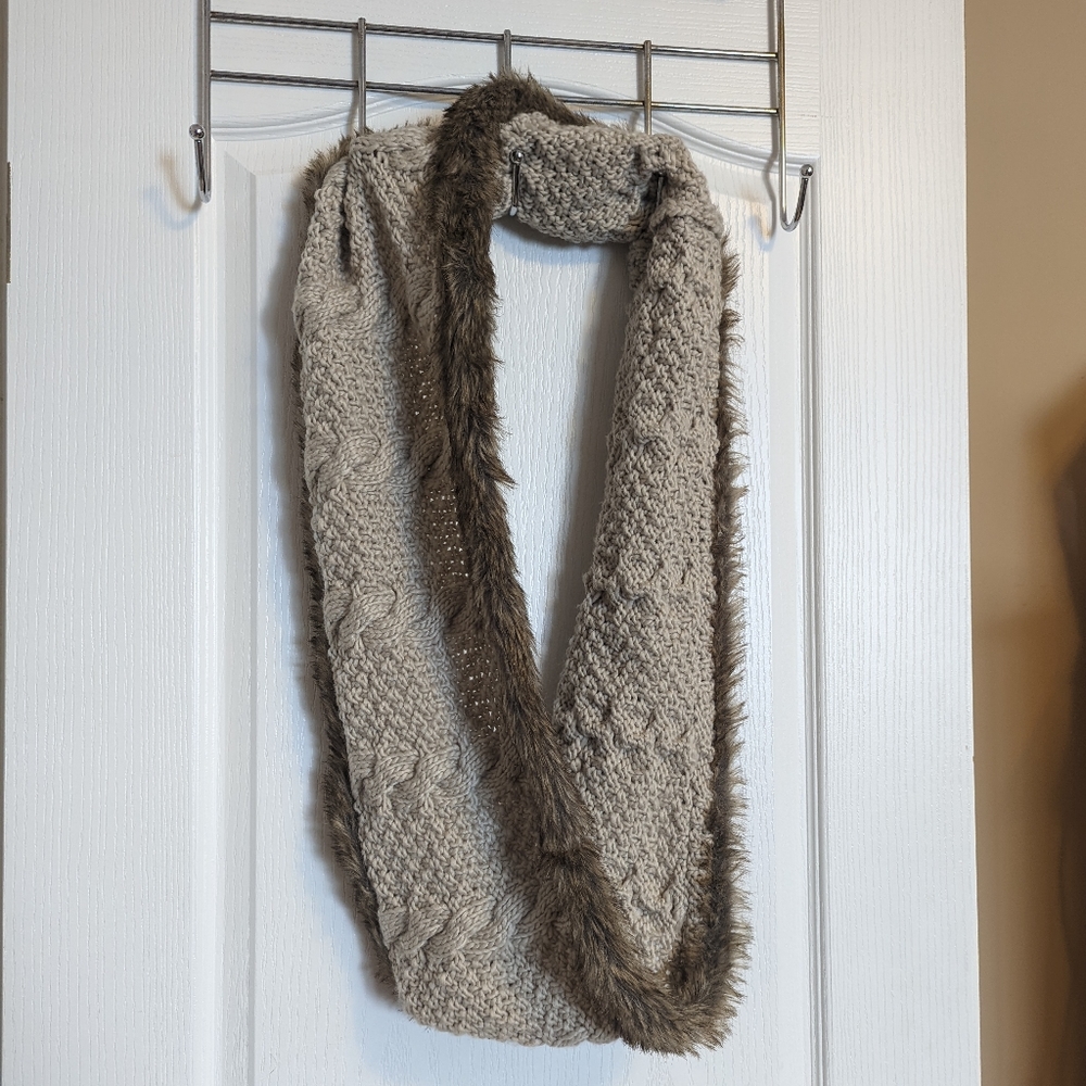Infinity scarf cable knit with faux fur